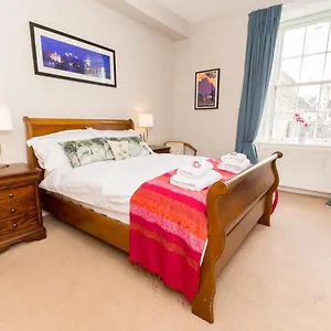 luxery-new-town-1-bed-apartment.edinburghhotelsuk.org/